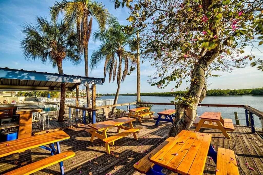Manatee, Studio202, Beach Steps Away! Pool+Wifi Ruskin Exterior foto