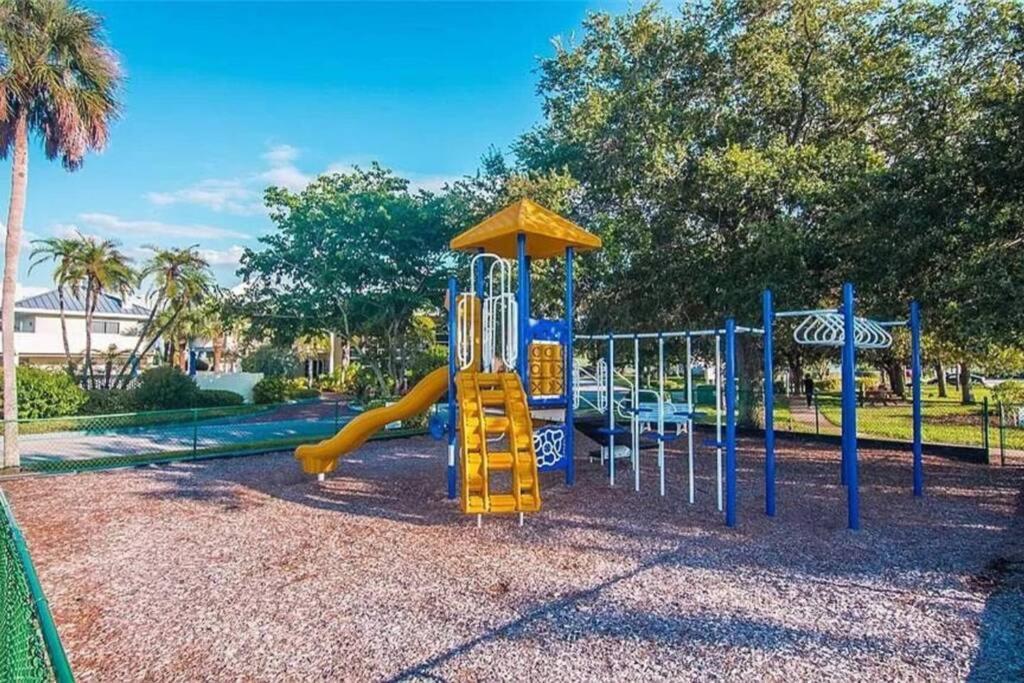 Manatee, Studio202, Beach Steps Away! Pool+Wifi Ruskin Exterior foto